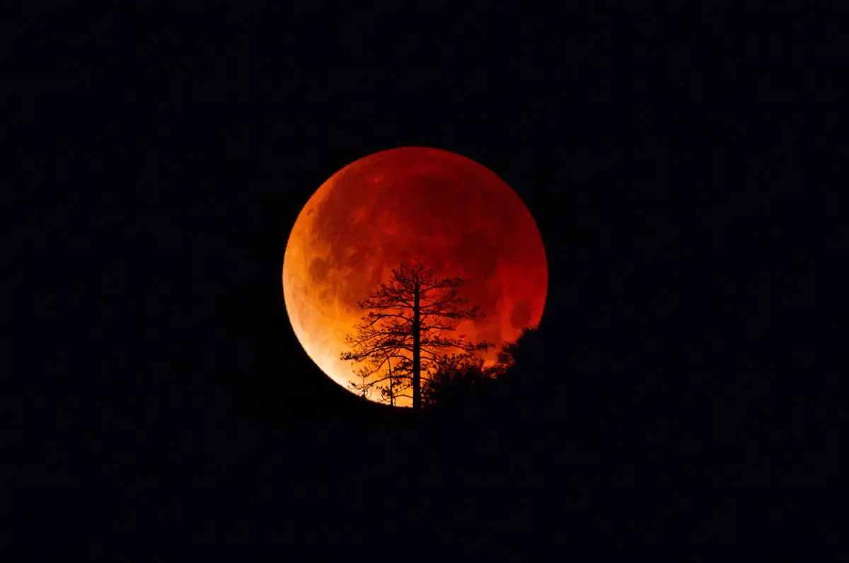 血月出现意味着什么（详解古人对血月天象的说法） 9