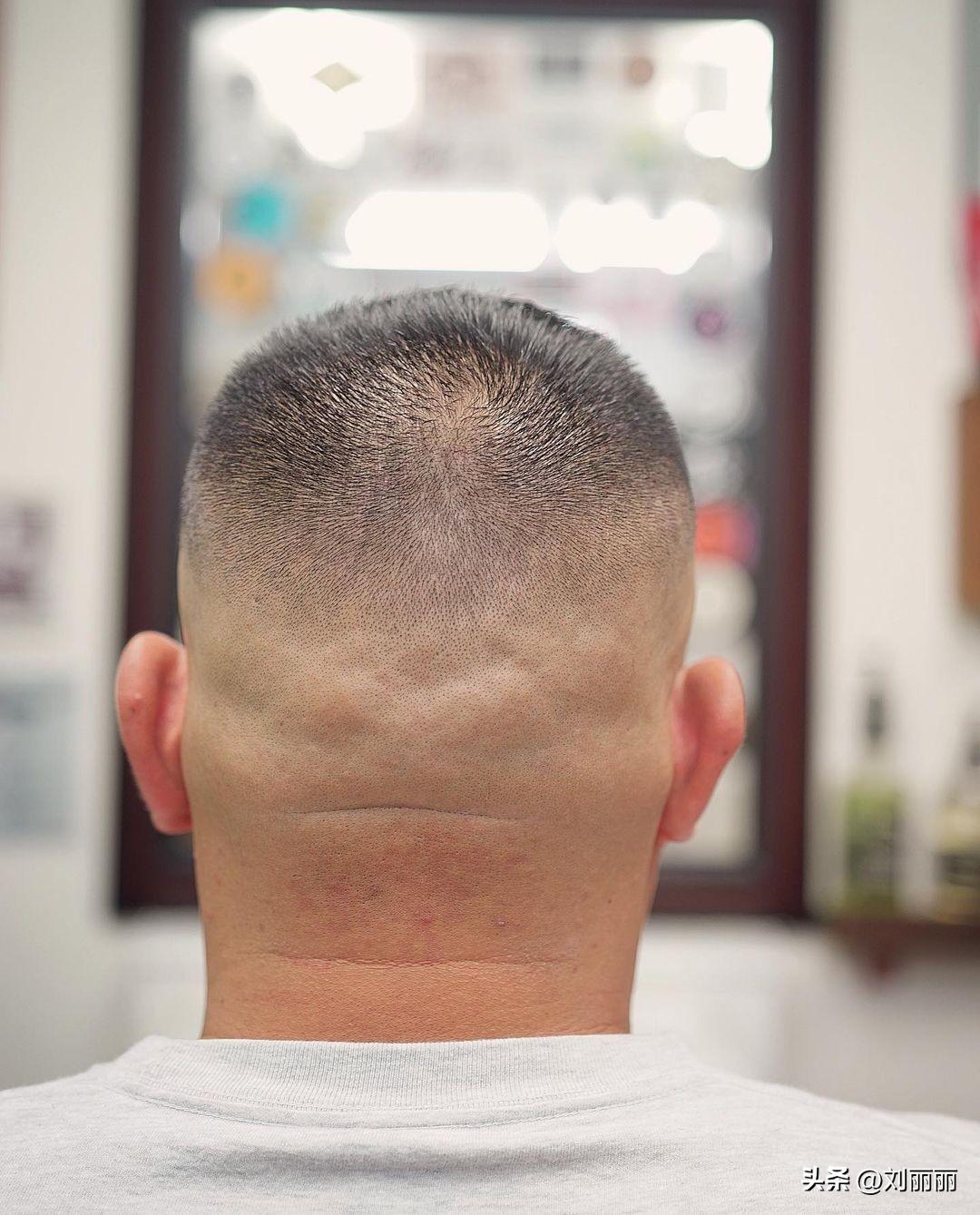 男生剪什么发型显成熟(2023最流行的十三款男士发型) 1