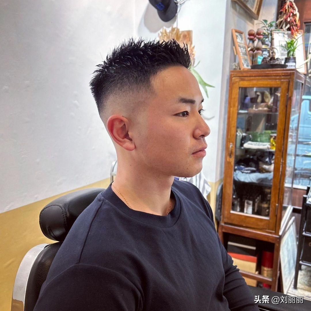 男生剪什么发型显成熟(2023最流行的十三款男士发型) 9