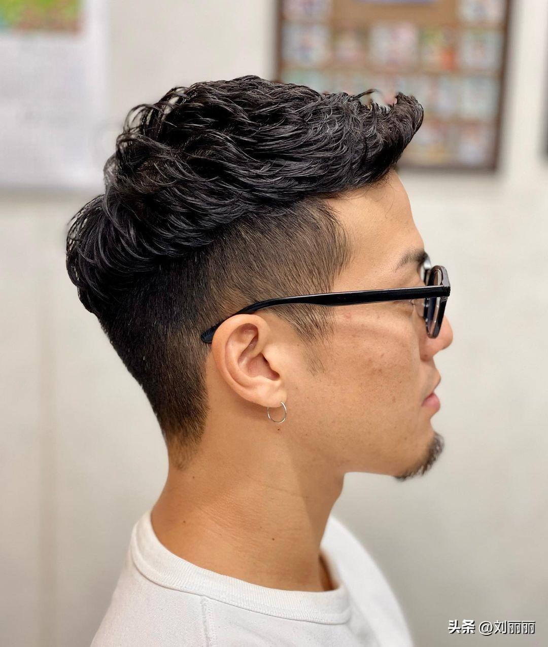 男生剪什么发型显成熟(2023最流行的十三款男士发型) 23