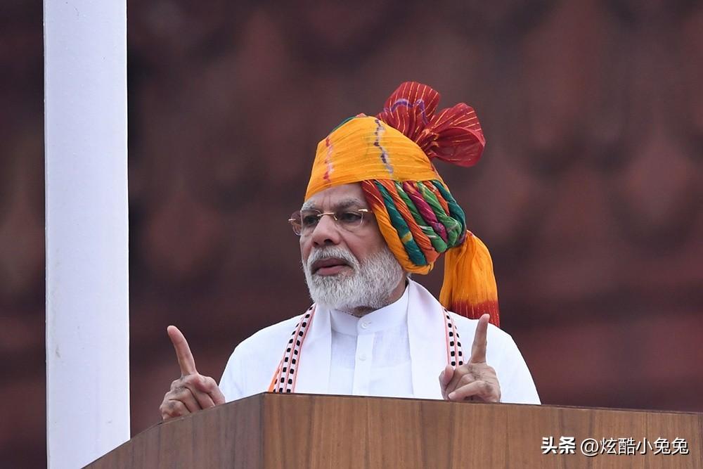 印度总理莫迪疯狂现身视频（莫迪AI合成跳舞视频疯传） 7