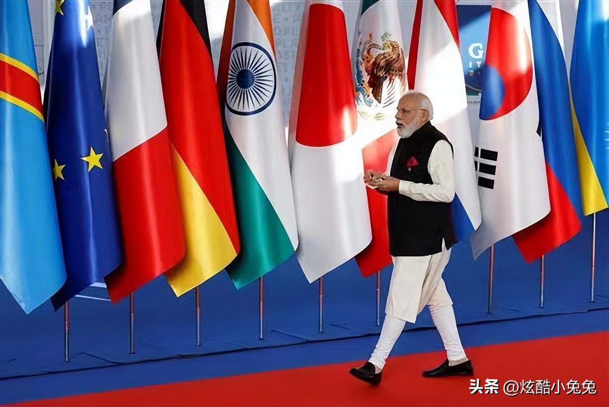 印度总理莫迪疯狂现身视频（莫迪AI合成跳舞视频疯传） 11