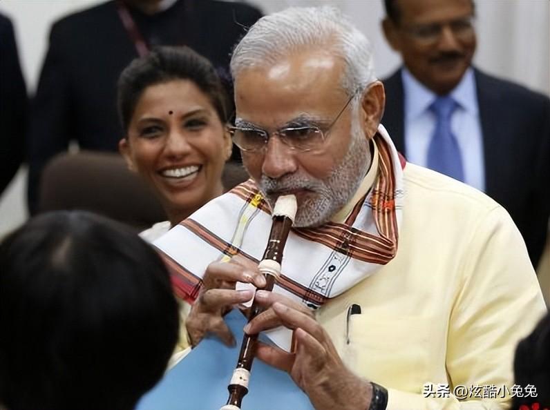 印度总理莫迪疯狂现身视频（莫迪AI合成跳舞视频疯传） 19