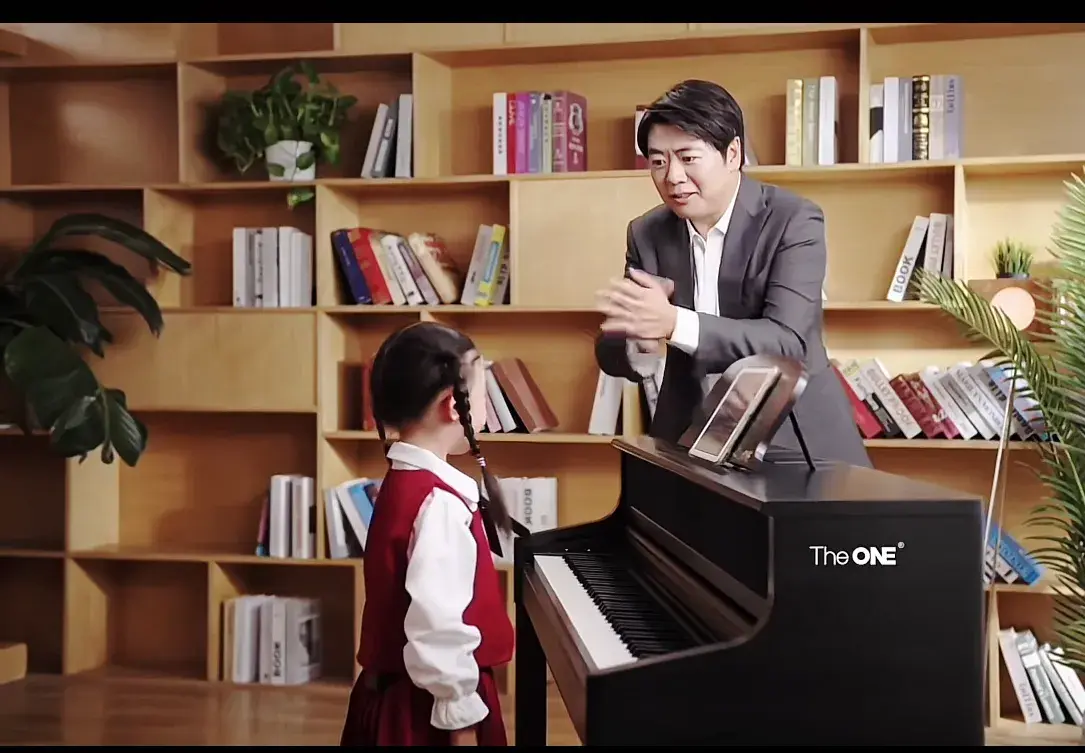 郎朗证明孩子是在和钢琴友好交流（揭秘郎朗求小孩萌娃弹钢琴的秘密） 9